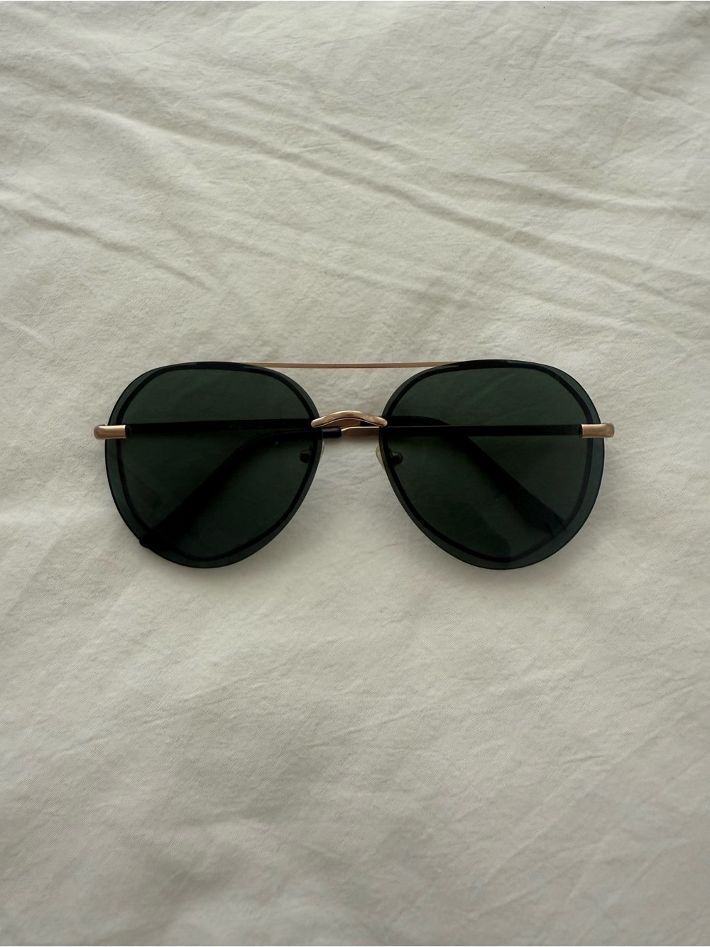 Classic Green Aviator Sunglasses with Gold Bridge - Women Accessories